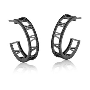 Brinco Fol. A Rodio Negro Crav. Zirc Negra Algarismo Romano Meia Argola 24mm